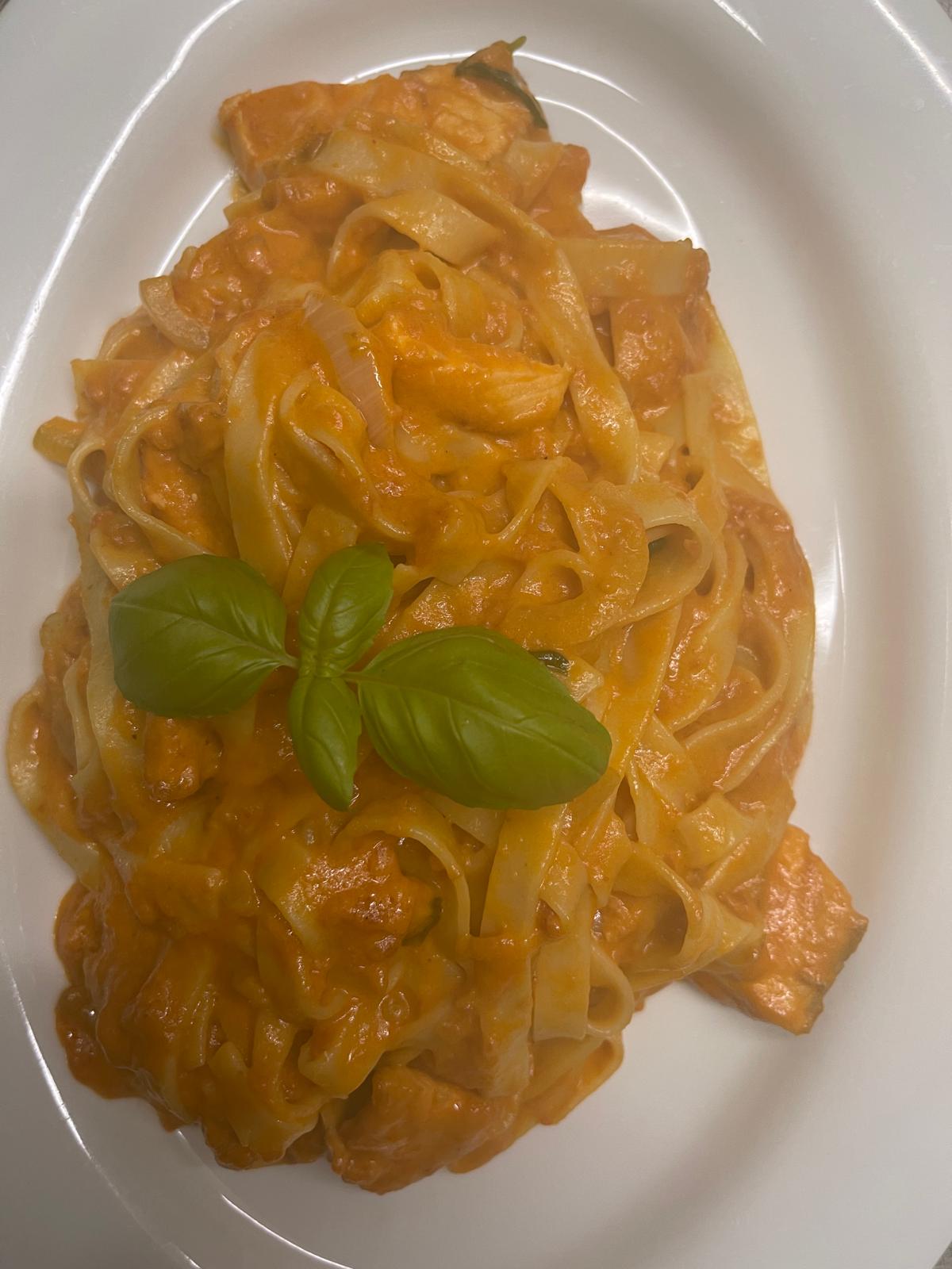 Tagliatelle al Salmone